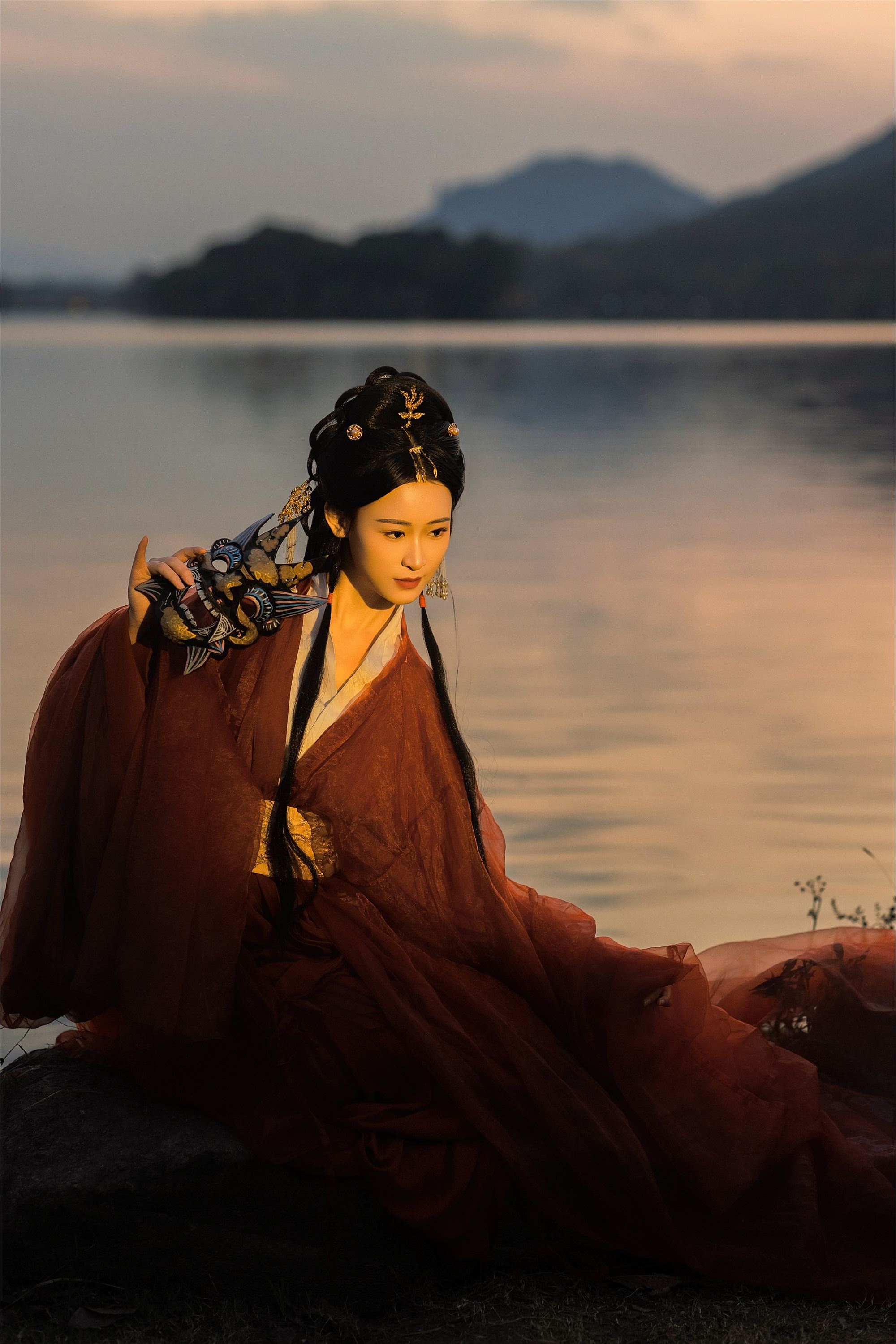 YITUYU艺图语 2025.01.27 落日熔金 江月月月